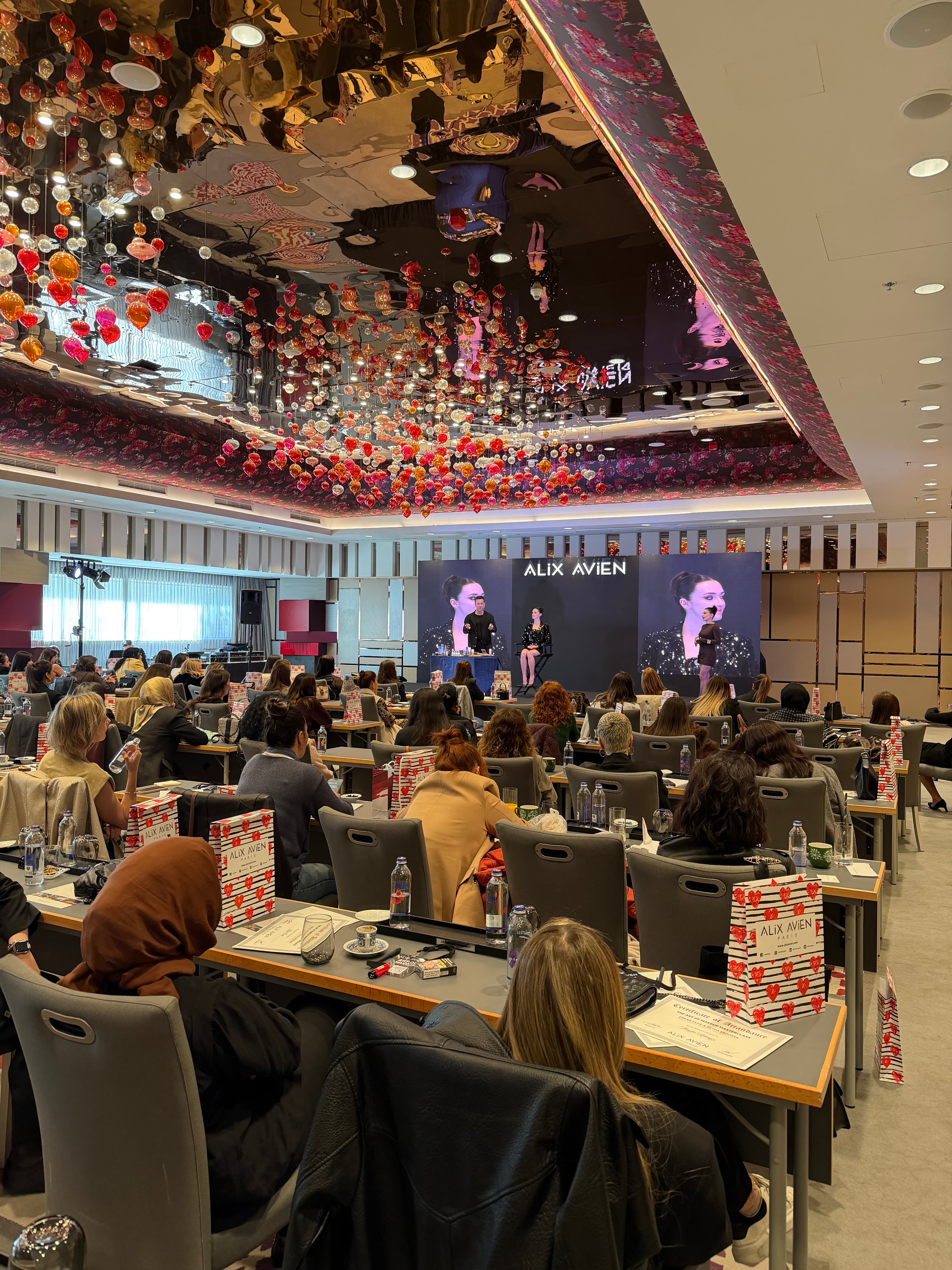 Alix Avien Masterclass — kare 9