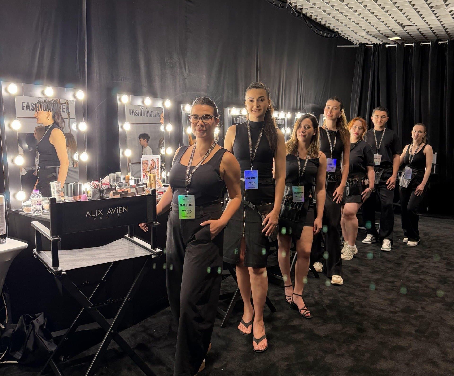 Alix Avien Academy ekibi Antalya Fashion Week backstage'inde